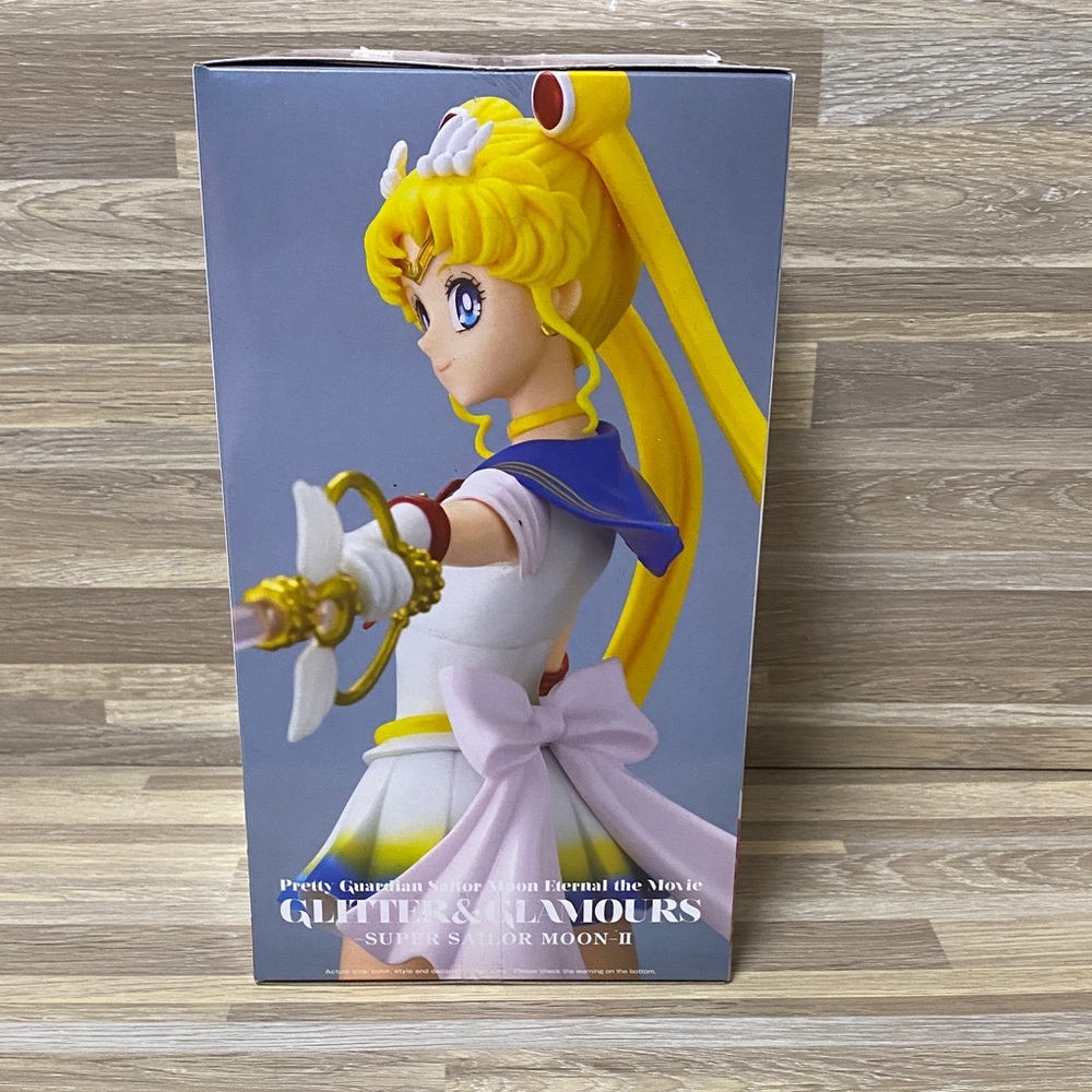 Bandai Sailor Moon Action Figure - Glitter & Glamours Super Sailor Moon II - Picture 8 of 9